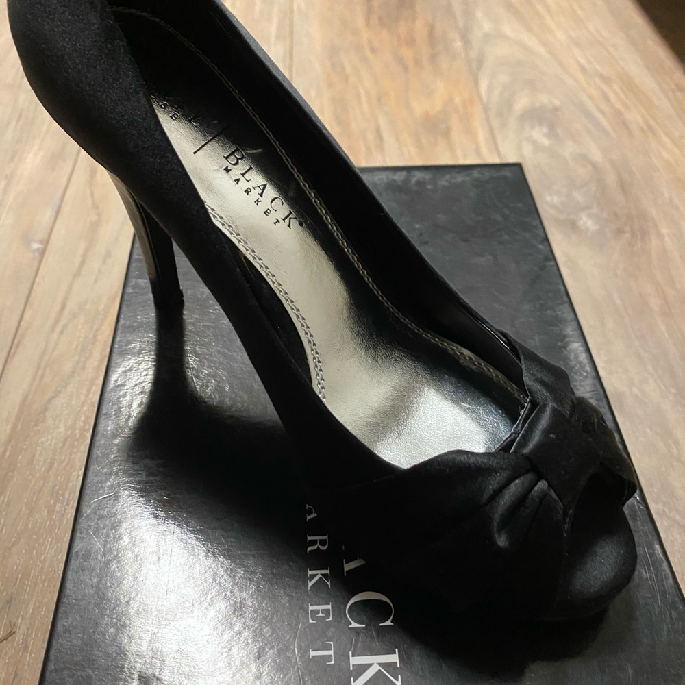 White House Black Market Pumps